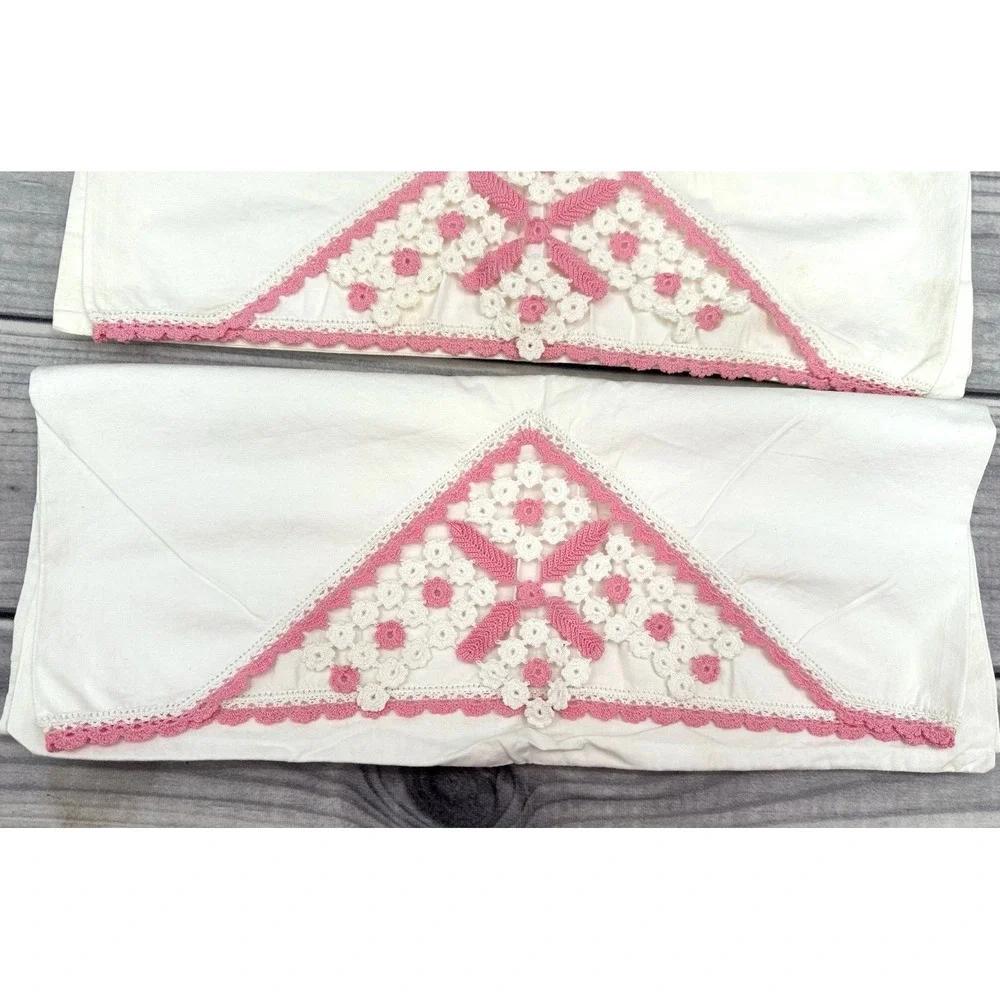 PAIR OF VINTAGE EMBROIDERED PILLOWCASES - 33